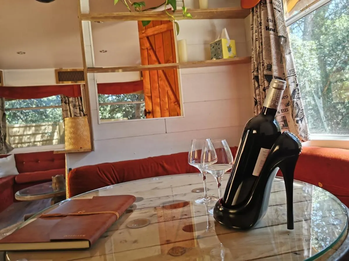 Interlude Acomodação com café da manhã Lambesc 0*,  França